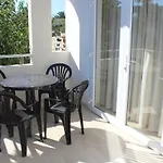 Rayma I-ii-iii Apartamento