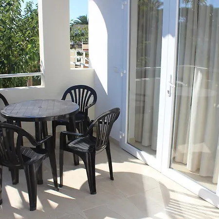 Rayma I-ii-iii Apartamento